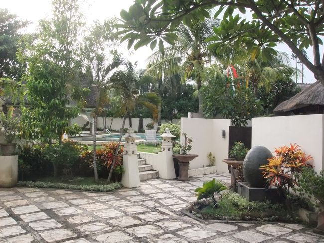 ジアリッツホテルに併設。<br />日本人のマネージャーらしき方が丁寧に説明してくれます。<br /><br />スパの内容は、クリームバス、バリニーズマッサージ、アビアンガ、ハーバルボール、ストーンなど盛りだくさん♪