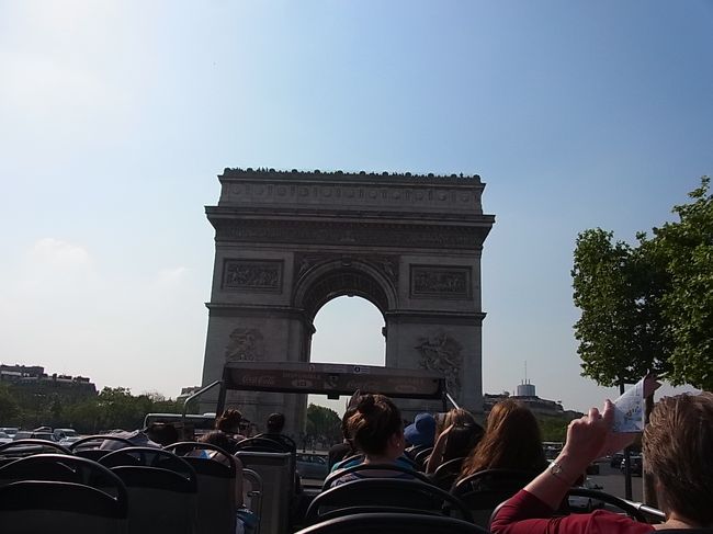 バトービュスも乗れる2日券を買ってバスに乗り込みました。天気も上々。