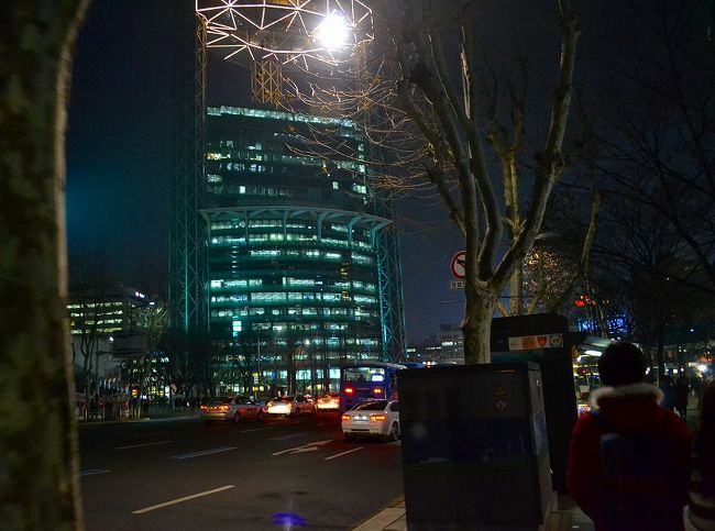 鐘路タワーを初めて見ました。<br /><br />このあたりは食べ物屋さんも多いので、<br />この後、焼肉を食べるのでありました。<br /><br />続く。<br />