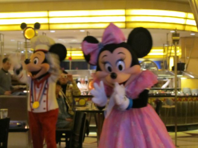 東京ディズニーランド 夢と魔法の世界ガイドツアーに参加 シェフミッキーで楽しむアンバサダーホテル スタンダードルームスーペリアルーム1泊目 1月連休の東京ディズニーリゾート 東京ディズニーリゾート 千葉県 の旅行記 ブログ By ざっちさん フォートラベル