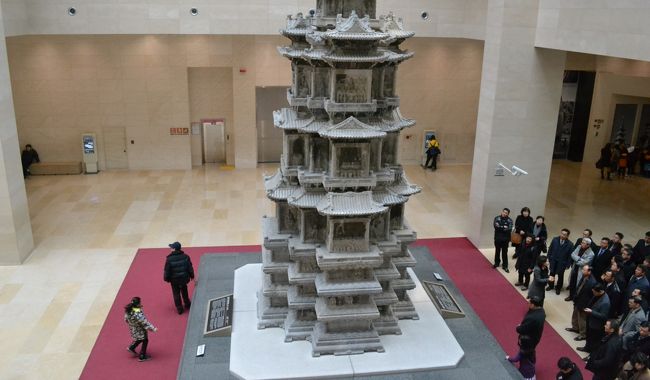 その後は、二村まで地下鉄で行って、国立中央博物館へ。<br /><br />受付の日本語ガイドさんは、美人さんでしたが、写真は無し。<br />だめじゃん、ちふ。<br /><br />でも、この博物館は、大きくてきれいで、すごいね！<br />しかも、無料です。子供たちがいっぱいいました。<br />