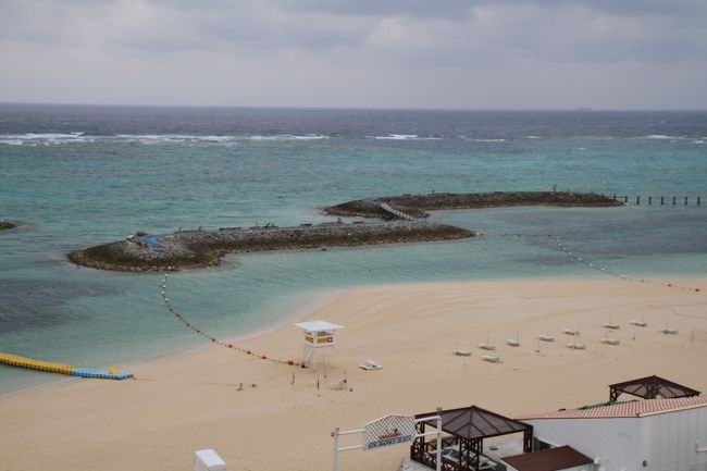 海が青いです。