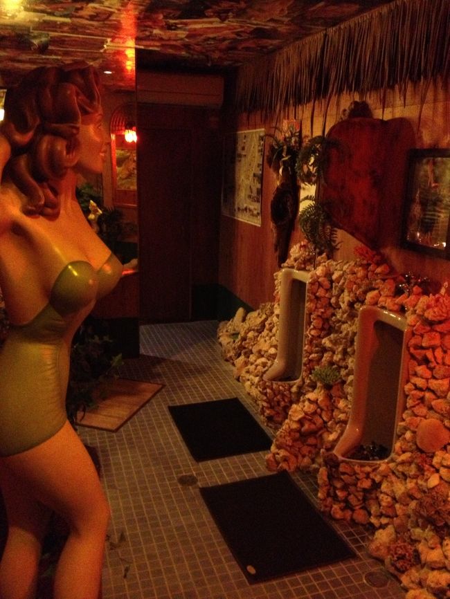 男子トイレなんですが、ちょっと面白いので写真を撮っちゃいました。