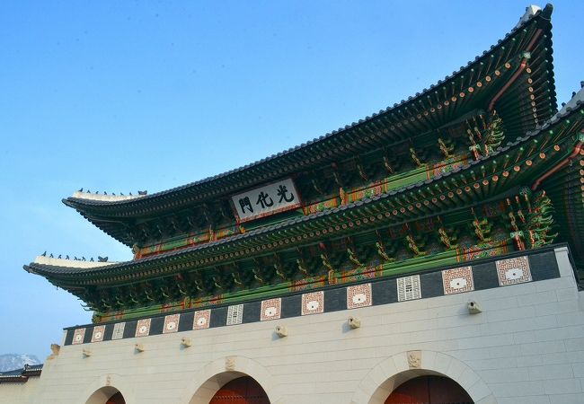 景福宮や国立民族博物館に行くのはやめて、<br />光化門に来ました。