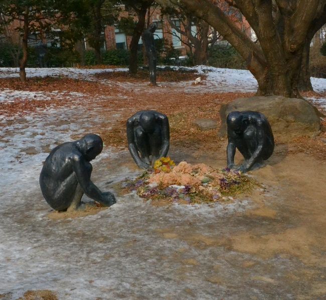 特別展をやっていたのですが、よく分からなかったので、中には入らず、<br />そとの彫刻で美を感じる。