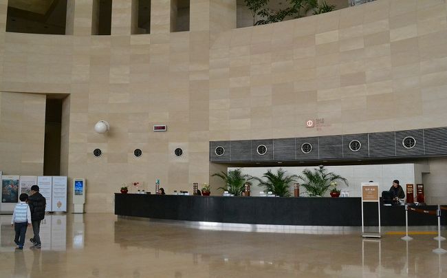 これが、受け付け。<br />受付のお姉さんはきれいだったけど、写真は撮り忘れました。<br /><br />日本語のパンフレットを頂きました。