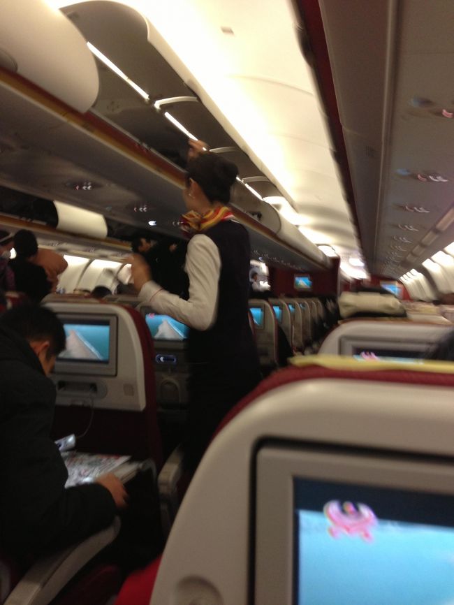 全席に液晶モニター付きで、ゲームもできますよ。<br />パクリのゲームもありました。