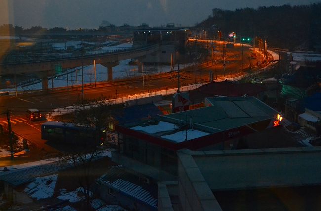 ぐっすり寝て、朝の6時。<br /><br />ホテルの7階からの眺め。