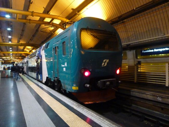 ローマ・オスティエンセ駅でピサ行きに乗り換えるため、普通列車を利用します。