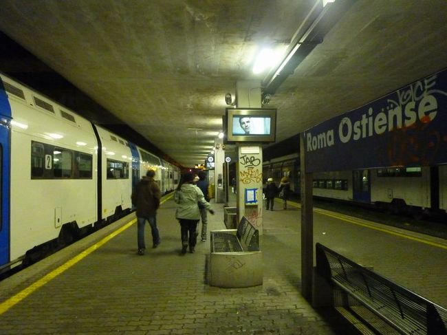 約30分で、ローマ・オスティエンセ駅に到着です。
