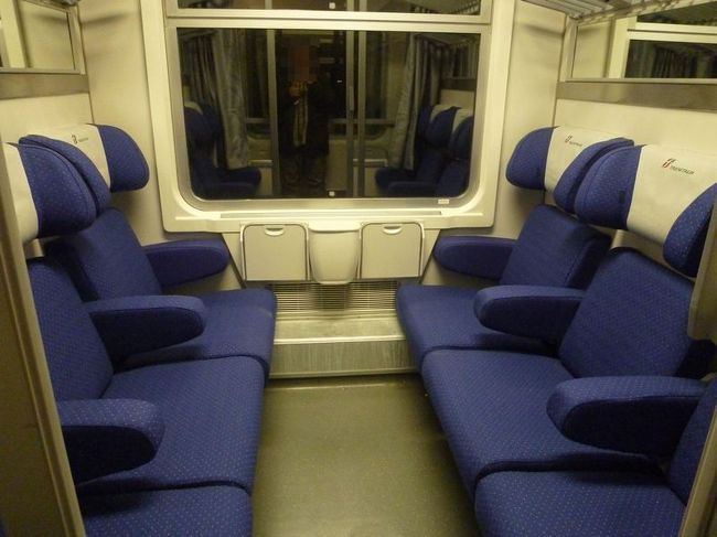 昔ながらのコンパートメント車両が、おぢさんの私には嬉しいです^^ 