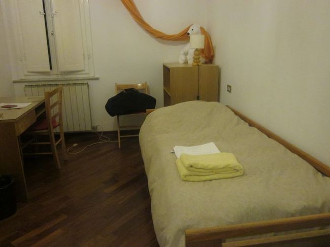 バス・トイレ共同のシングルルームが、1泊30ユーロ(3,450円)です。