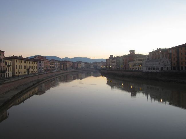 ピサの街を流れているアルノ川です。