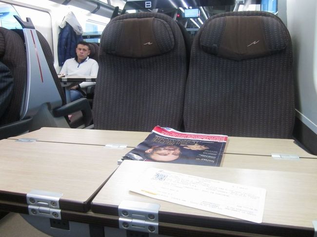 在来線とは別の高速新線を走行し、最高速度300km/hだそうです。<br /><br />