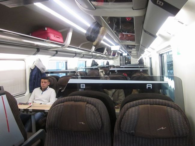 車内は落ち着いた雰囲気です。