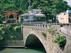 ＪＲ油津駅から漁師町へ来ました～、

まず乙姫神社へ向かいます、
その前に飫肥石工、石を組んだアーチ型の”堀川橋”、絵に成る景観が好いですね！…。