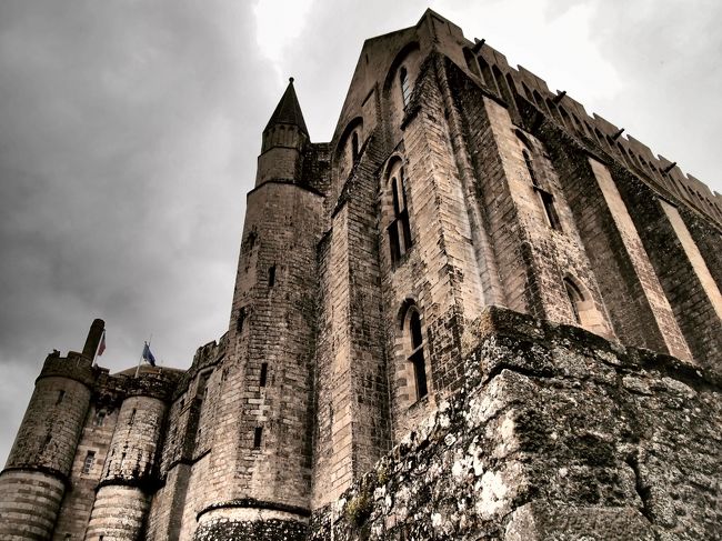 夏の間、夕方から教会内で音楽と照明による演出があると聞いたのでワクワクしながら中へ