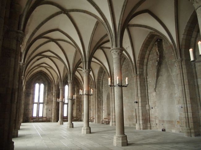 中を進んでいくと