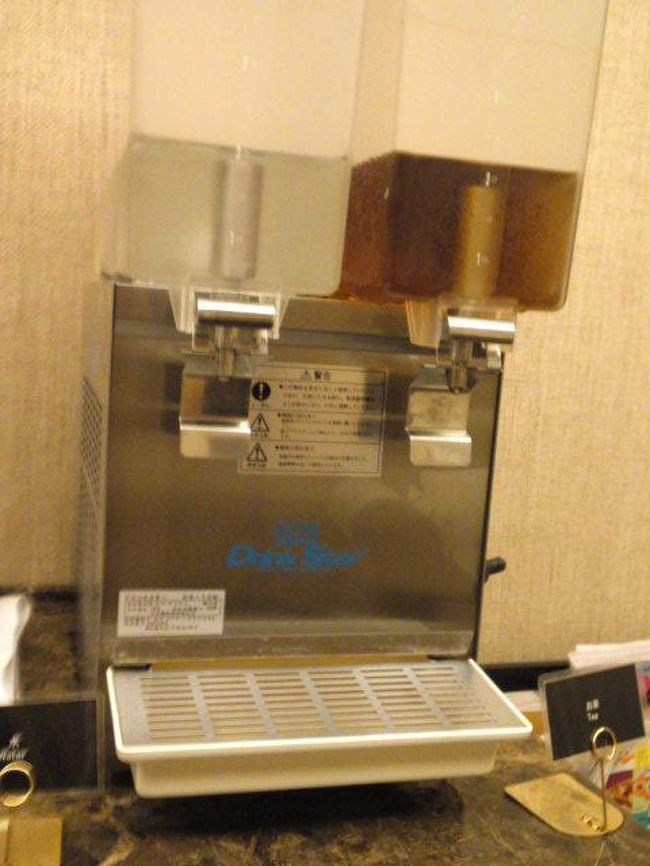 運動のあと、お風呂にはいる。<br /><br />お風呂だけくる人のほうが多いかも。<br /><br />お茶とお水無料。