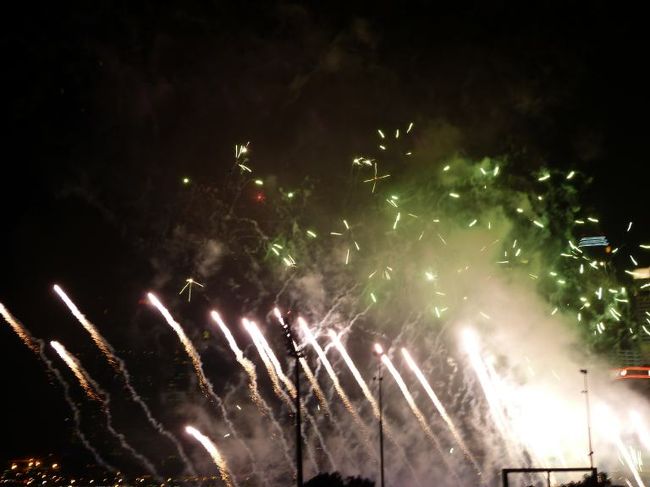 日本の花火大会に比べると
