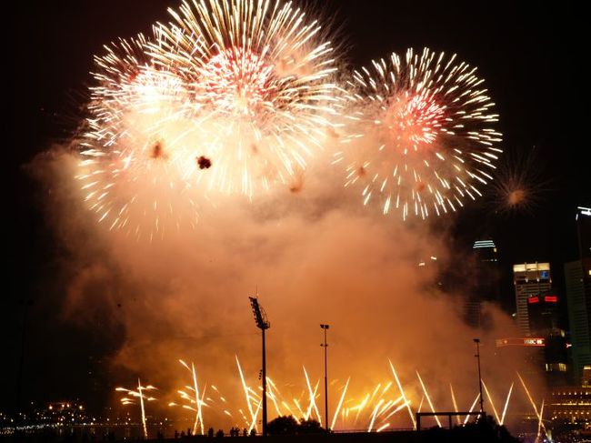 狭い場所で打ち上げられる花火と思えば