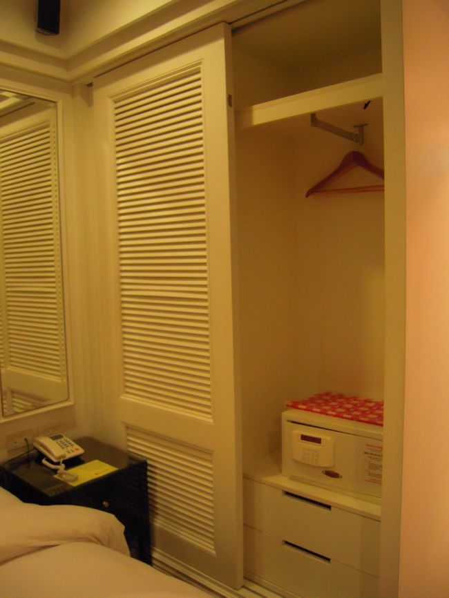 ベットサイド　その２<br /><br />セキュリティーボックスもあります