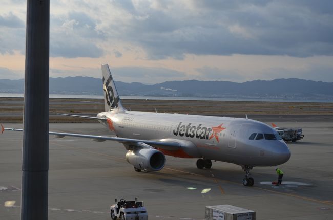 朝６時過ぎに神戸の自宅車で出発し関空へ<br />元々６時２０分発だった便が１１月２０日頃の連絡で８時４５分に変更されたジェットスターＧＫ１８１便で出発しました