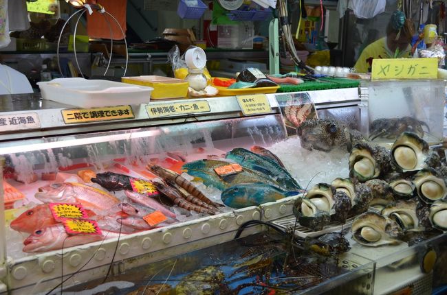 公設市場で土産にラフテーを購入