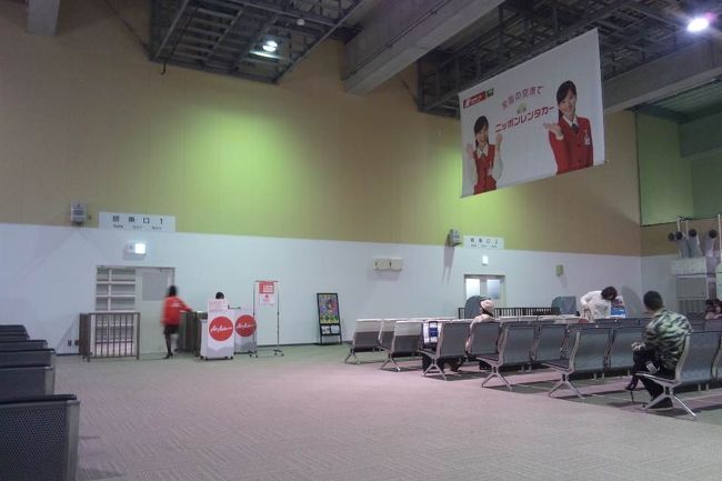 レンタカーを返し那覇空港で食事と買い物をしてバスで初めて第２ターミナルへ