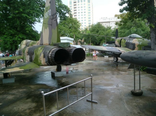 ベトナムは権力争いによる内戦が続いていたこともあり、いわゆるベトナム戦争が始まった時期がはっきりしない。<br />1960年（又は1965年）頃に始まったとも言われている。<br />