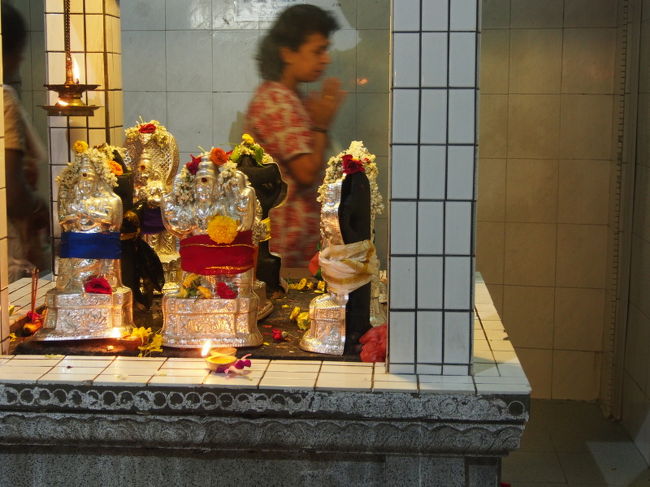 ここもぐるっと回ってる人多し！<br />