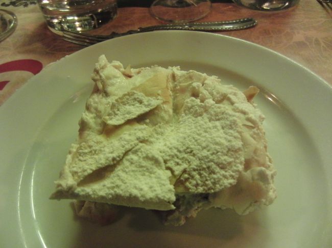 6日目の夕食<br />ここのトカイワインは薄かったです。