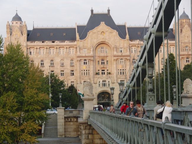 くさり橋<br />フォーシーズンズホテル<br />素晴らしいロケーションですね。<br />