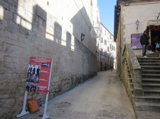 市内は車の乗り入れができないようになっています。