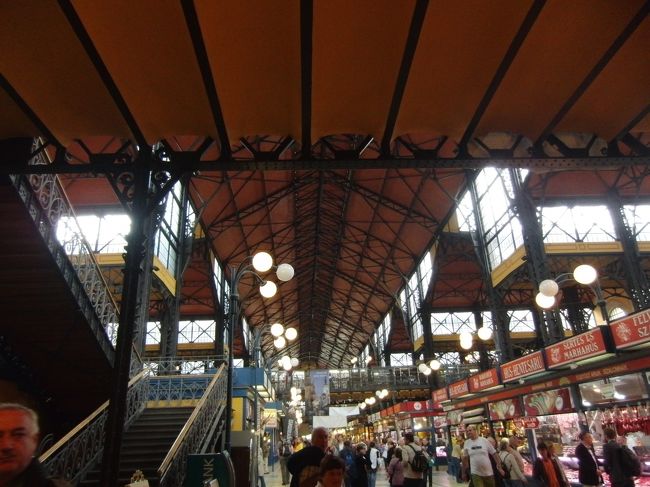 中央市場<br />中は広すぎて疲れました。