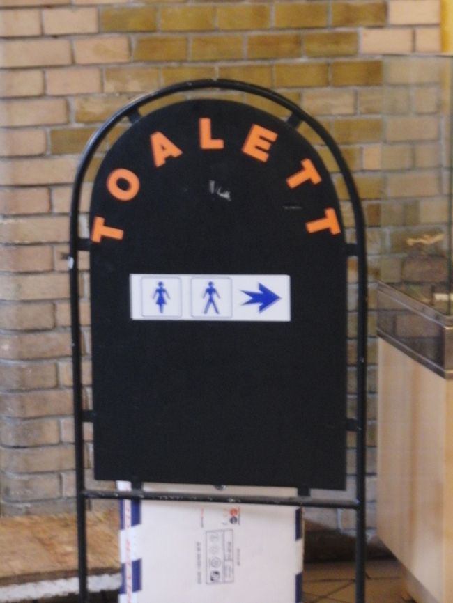 中央市場<br />奥の方にトイレがありました。<br />これは1階。<br />２階にも同じ位置ぐらいにあります。<br />フォリントの小銭が必要です。