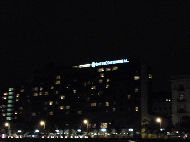 ドナウ川ナイトクルーズ<br />インターコンチネンタルホテル<br />ここも部屋から見えそうです。