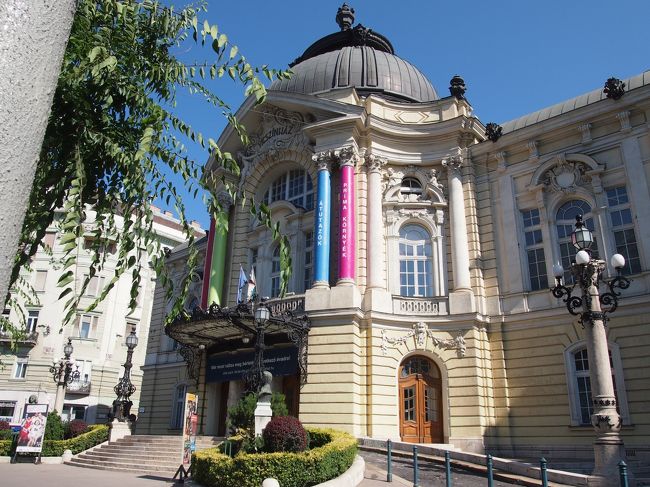 コメディ劇場の前を通り・・・