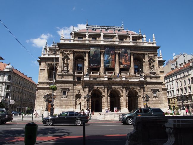 オペラ劇場の前を通り・・・