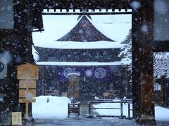 11：00　高山陣屋

文化13年（1816）建築、天領だった高山の御役所。

11月〜 2月 8：45〜16：30
大人/420円