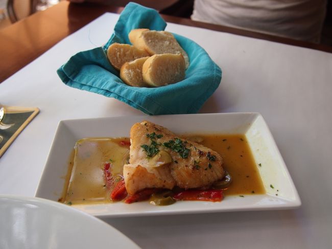 ビールと　軽い食事で　お昼を済ませ　ホテル近くのジェルボーへと歩きます。