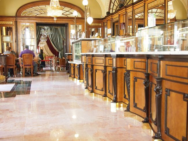 17時５分の帰国便に乗るために　14時過ぎにはホテルを出なければなりません。<br />13時45分、時間が押し迫る中　ジェルボーで　最後のデザート。