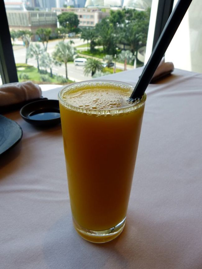 次男はマンゴージュース SGD １２．００−＝￥８４０−