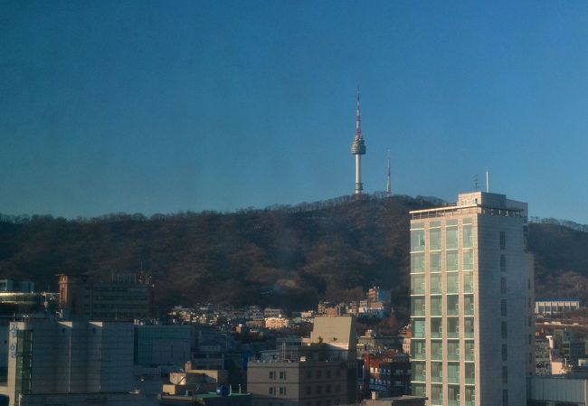 【2日目】<br />部屋からの眺め。<br />ソウルタワーが見えます。