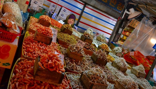 中部市場に戻ってきました。<br /><br />この市場も楽しいね！