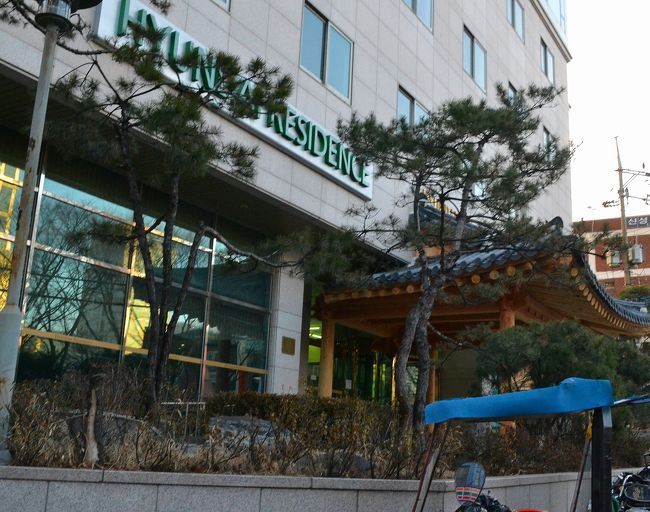 現代レジデンスにタクシーで戻ったあと、3時半頃まで飲み続け、大正漢方胃腸薬を飲んで、朝は9時に元気に出発！<br />