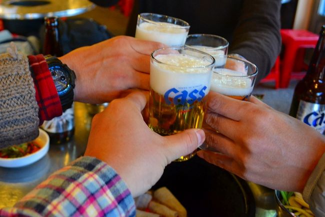 朝から、乾杯！！<br />モーニングビールからの、モーニング焼肉！！かーらーの、モーニングにんにく。<br /><br />9時半ですよ、まだ。