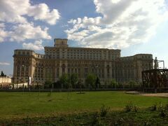 【ルーマニア編】

4/28 東欧1ヶ国目ルーマニアのブカレストを町歩き
http://4travel.jp/traveler/kana225/album/10673211/