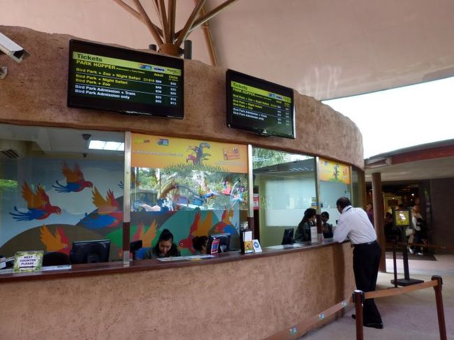 ガイドさんにチケットを買ってもらい