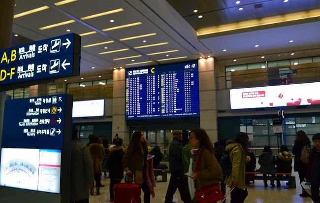 インチョン空港の様子。到着ロビー。<br /><br />到着ロビーは、とっても広いです。